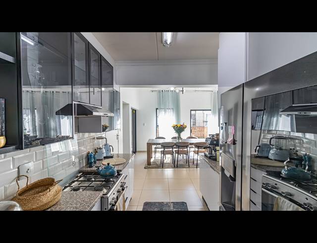 3 BEDROOM TOWNHOUSE FOR SALE IN SUMMERSET